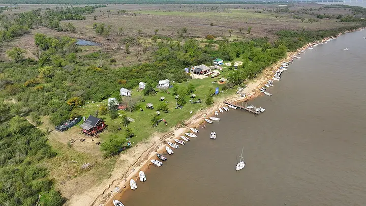 La Reserva Natural Isla de los Mástiles y la costa sobre el Paraná